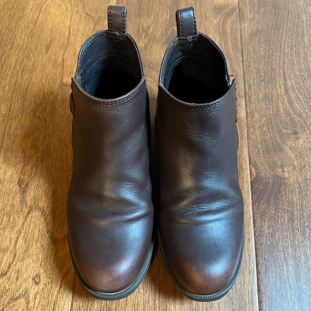 Girls leather boots